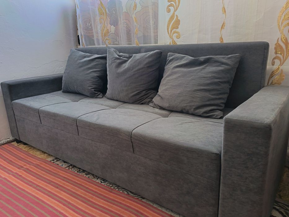 Продам компактный диван недорого.