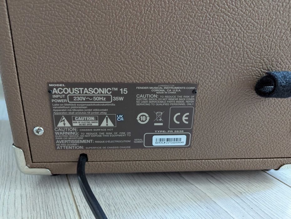 Fender Acoustasonic 15 усилвател за акустична китара  с електроника