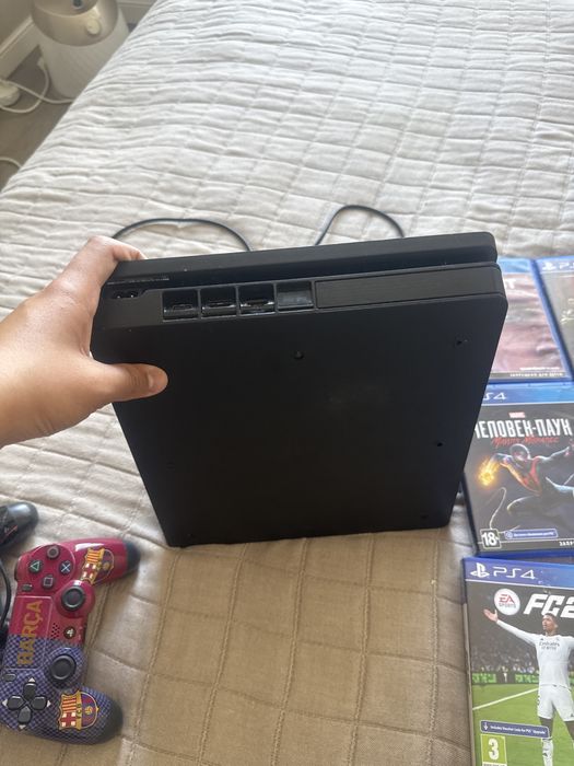 Playstation 4Slim