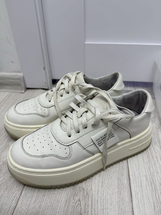 Отдам все эти пары за 4000