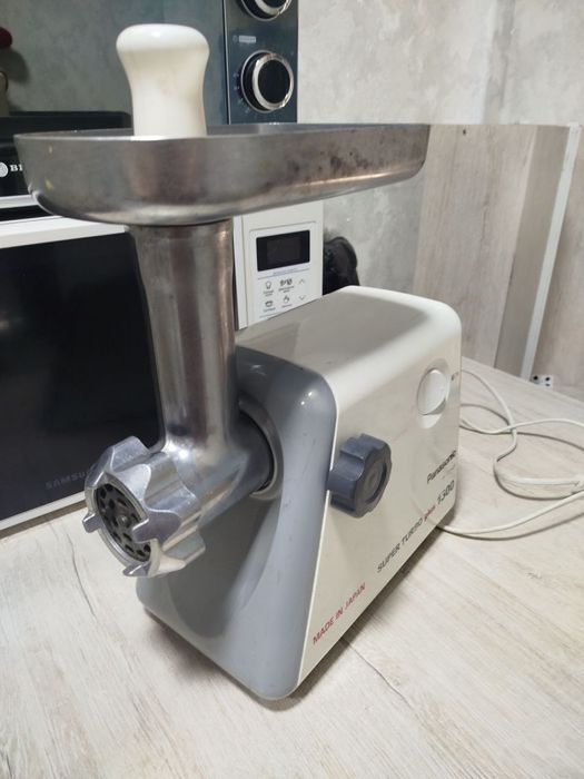 Продается электромясорубка Панасоник