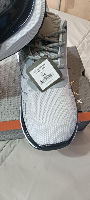 Кросовки новые 44 размер