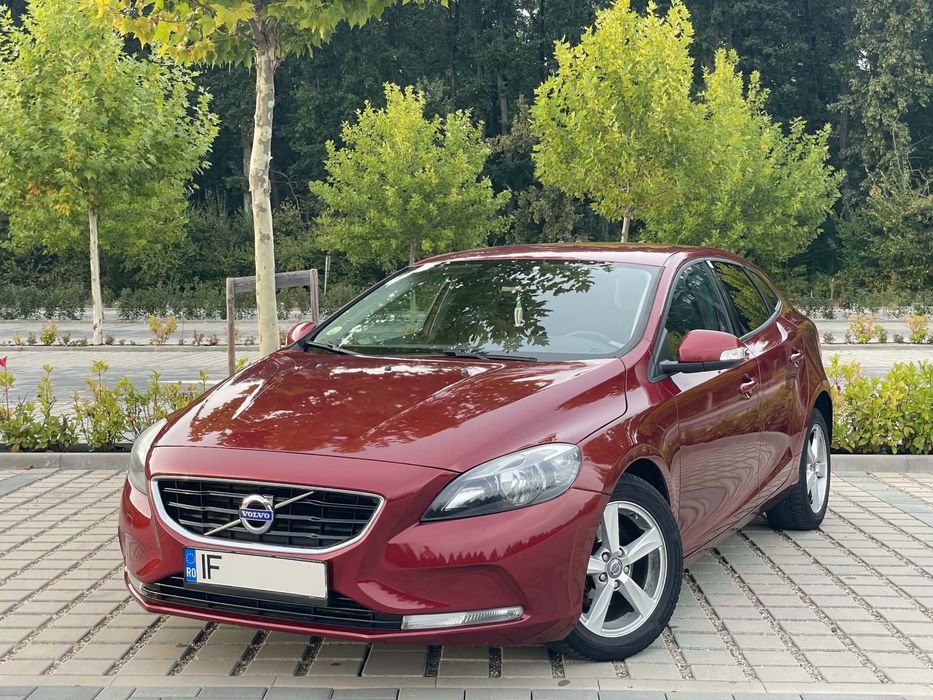 Volvo V40 D2 2015 MOMENTUM revizie facuta ofer factura, baterie noua