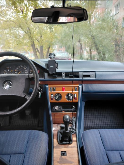Mercedes Benz 200E