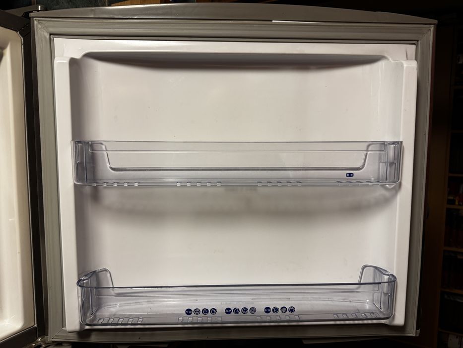 Vând frigider Whirlpool cu 2 uși full no frost