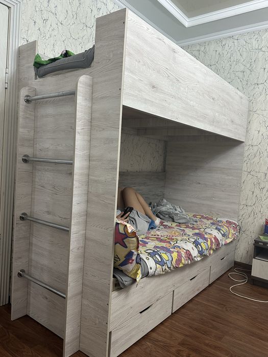 Кровать двух яростная