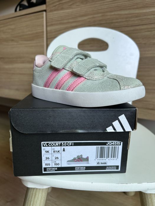 Обувки adidas за момиче