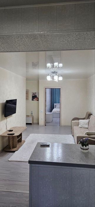 ЦУМ, м. Космонавтов 2/2/4