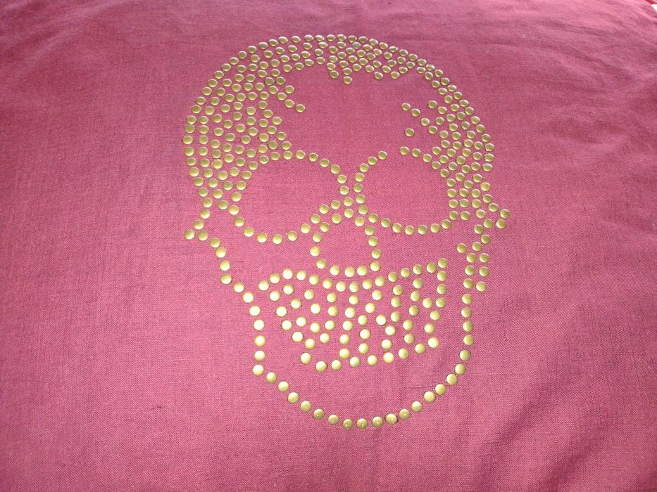 Декоративни калъфки + възглавници с череп