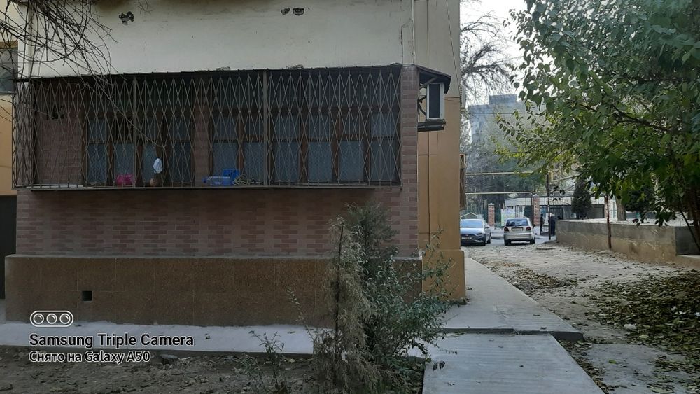 Продаю квартиру на 1 этаже. Идеально офис.магазинн и тд. Большая прохо