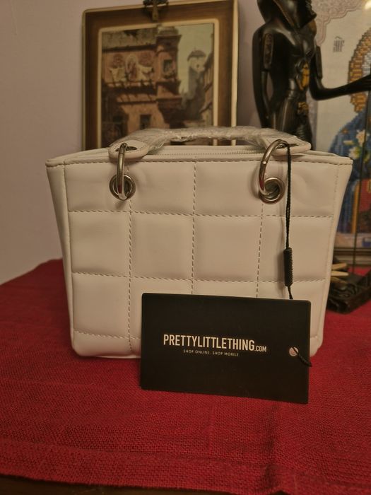 Poșetă albă PrettyLittleThing – NOUĂ, cu etichetă
