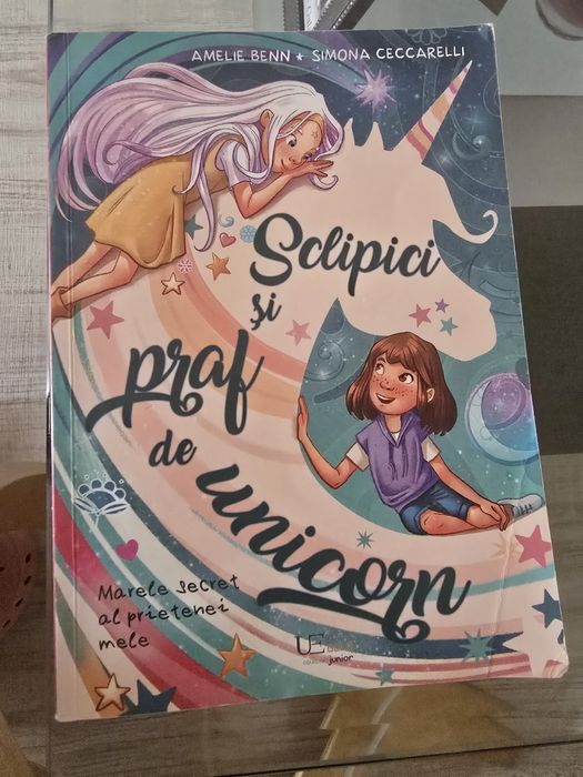 Sclipici și praf de unicorni