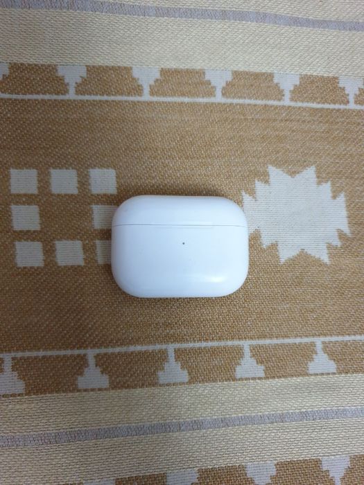 Продам оригинальный кейс от Airpods pro 1