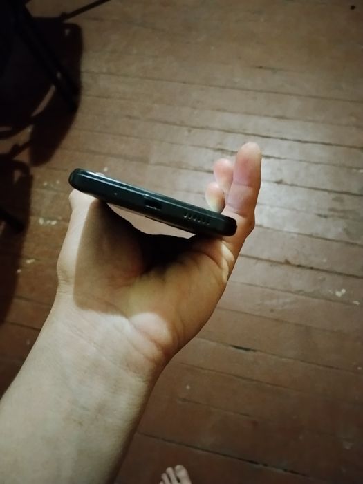 Redmi 12  c 6 128 hotira ishlashi yaxshi bir qoʻl