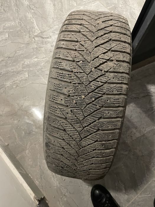 Продам шины размер 215/70/16