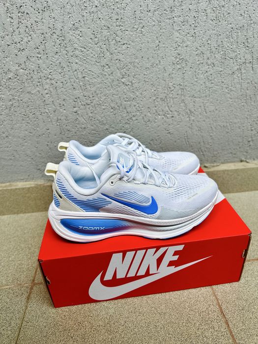 Nike Vomero 18  EU 42
