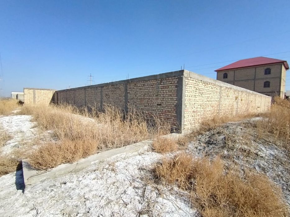 Продам недостроенный земельный участок