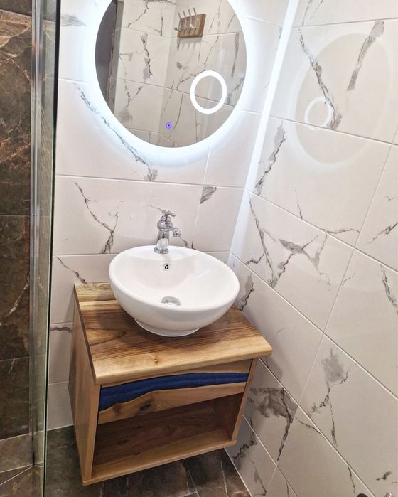 Плотове и мебели за баня от масивно дърво и епоксидна смола