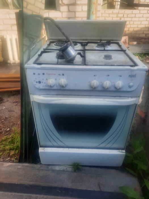 Продам газовую плиту