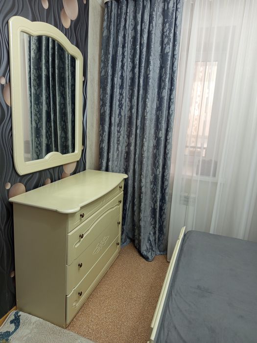 Продам кровать, комод, две тумбы