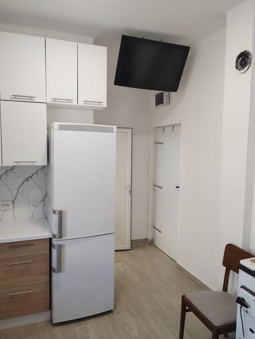 Închiriez garsonieră centru