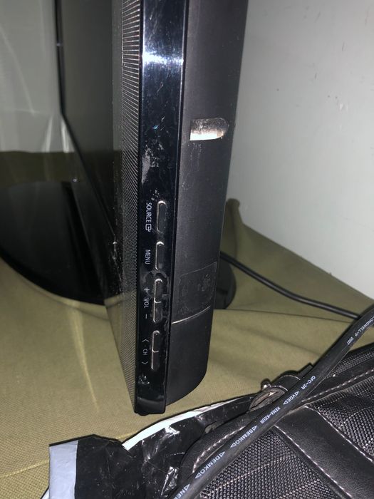 Телевизор «Самсунг» диагональ 32 дюйма LCD TV