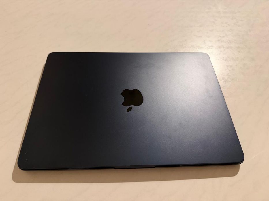 Macbook Air 13.6 inch M2 (model 2022)
