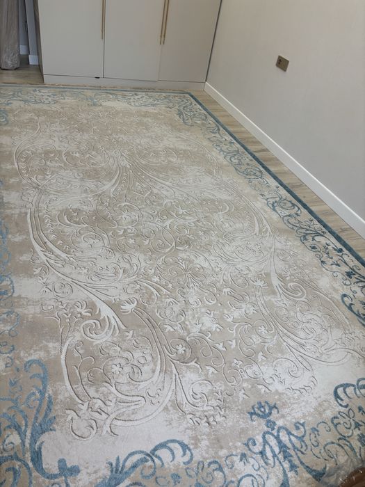 Продается ковер 4.1 на 2.4 м