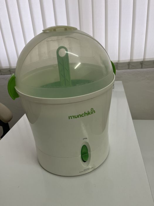 Стерелизатор за бебишки шишета, биберони и чинии