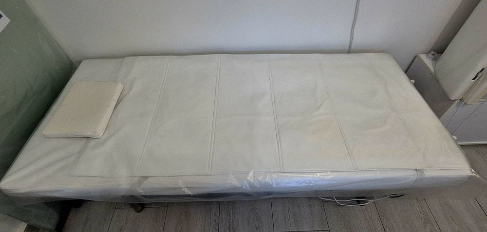 Vand 2 buc pat cosmetic pentru tratamente remodelare corporala .