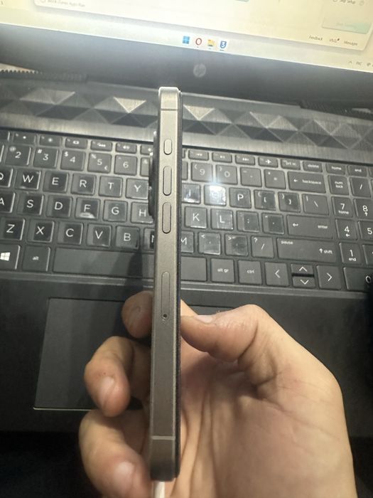 Продам iPhone 15 pro на 256 гб