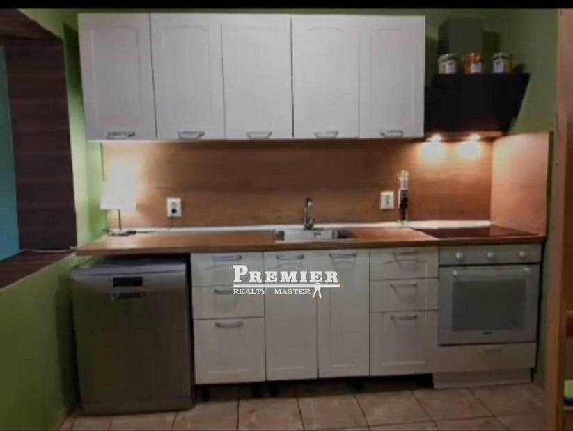 Продава се малка къща в село Тънково.