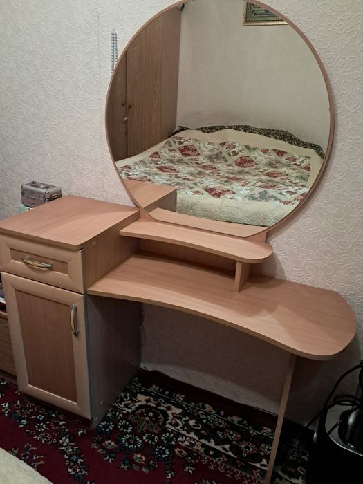 Мебель дамский столик