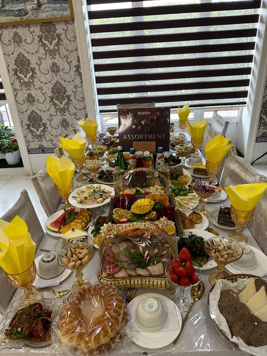 Karving xizmati, mevalarni kesish, tuy va marosimlar uchun karving