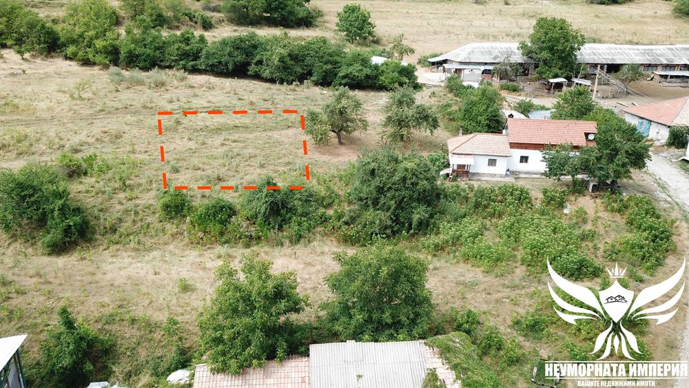 Продавам земя 524кв.м. с топ гледка до път в село Орехово обл.Смолян