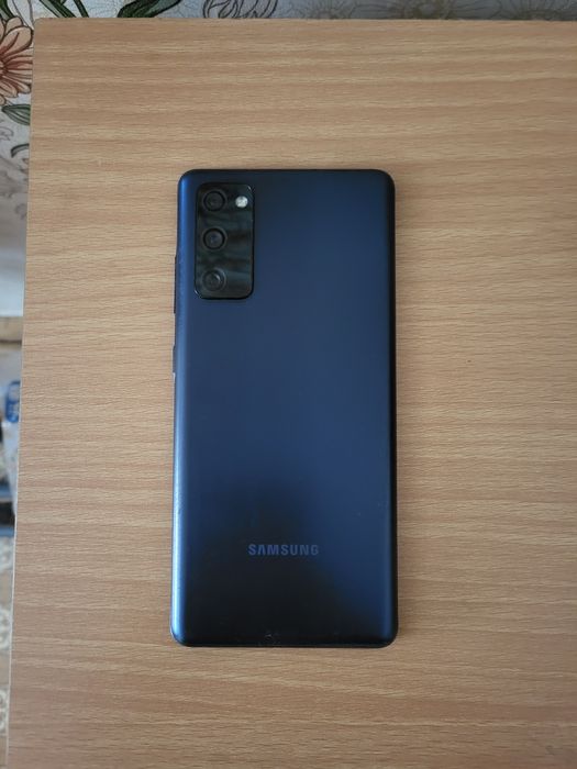 Продам samsung s20FE