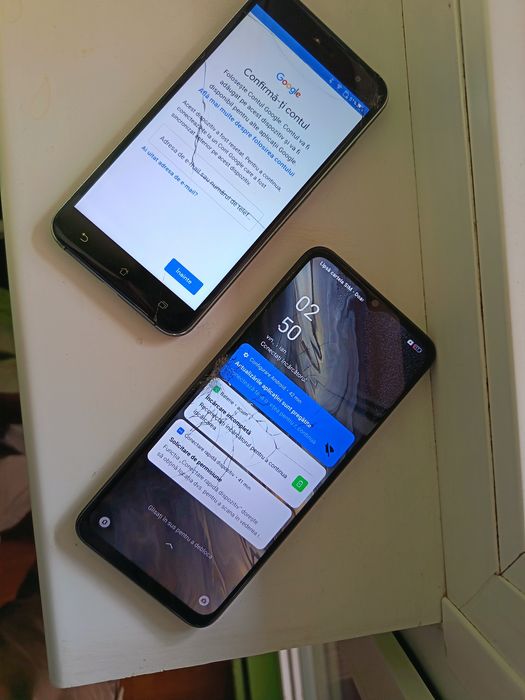 Vând ambele telefoane