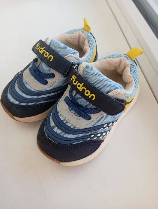 Детские сандали ,кроссовкии