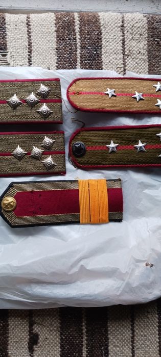 Фуражки и снимки с рамки