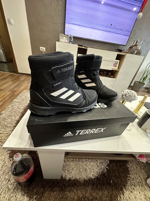 adidas почти нови