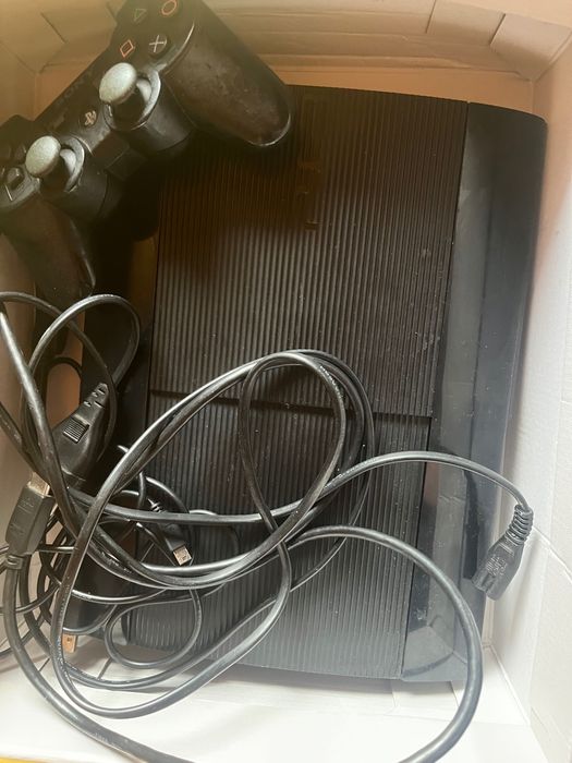 Vând ps3 și jocuri