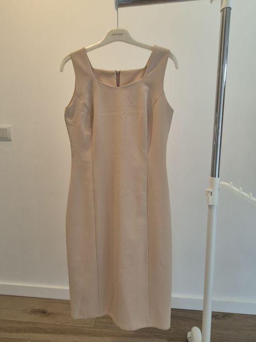 Costum Sarafan si Sacou mânecă scurta mărime M culoare bej cu pantofi