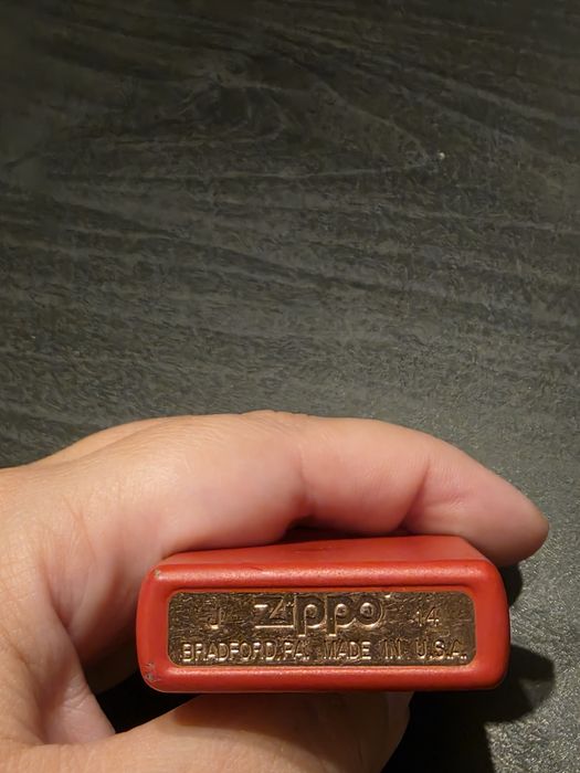 Vând brichetă Zippo