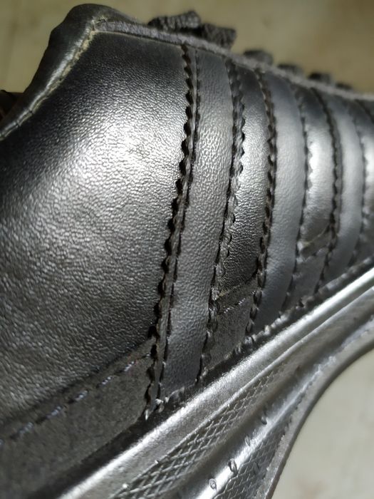 Продам новые кроссовки