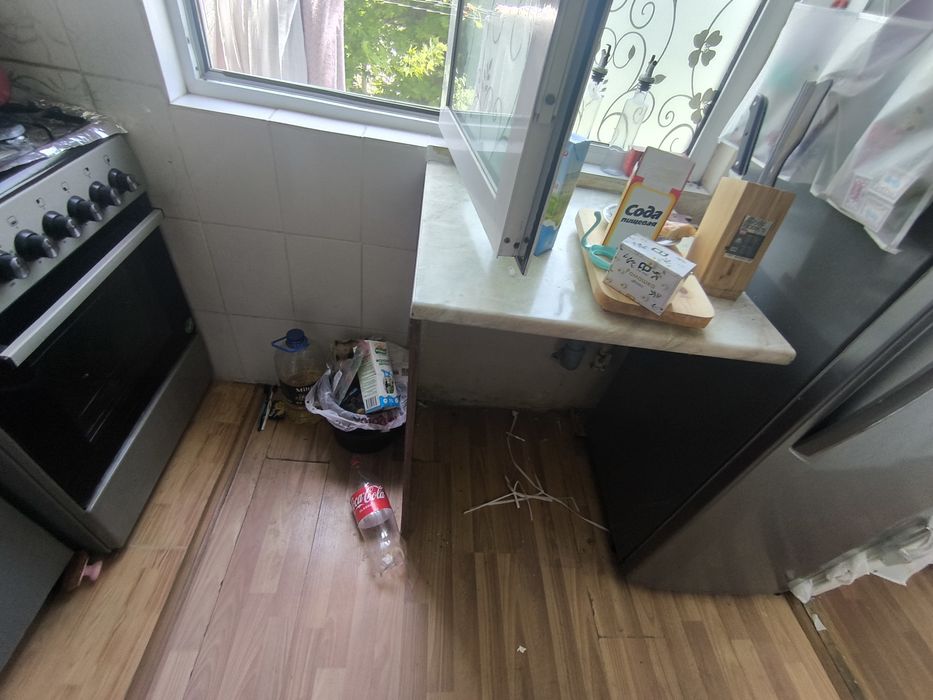 Продаю уголок стол стенку кухонную гарнитуру и т.д.
