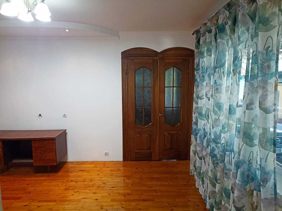 Продам Два дома, усадьбу 28,8 соток, делимый, сауна, навес, хозпостр.