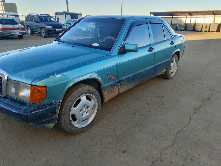 Мерседес.            .