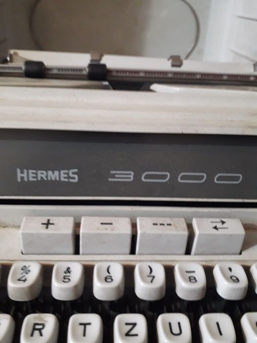 Masina de scris Hermes