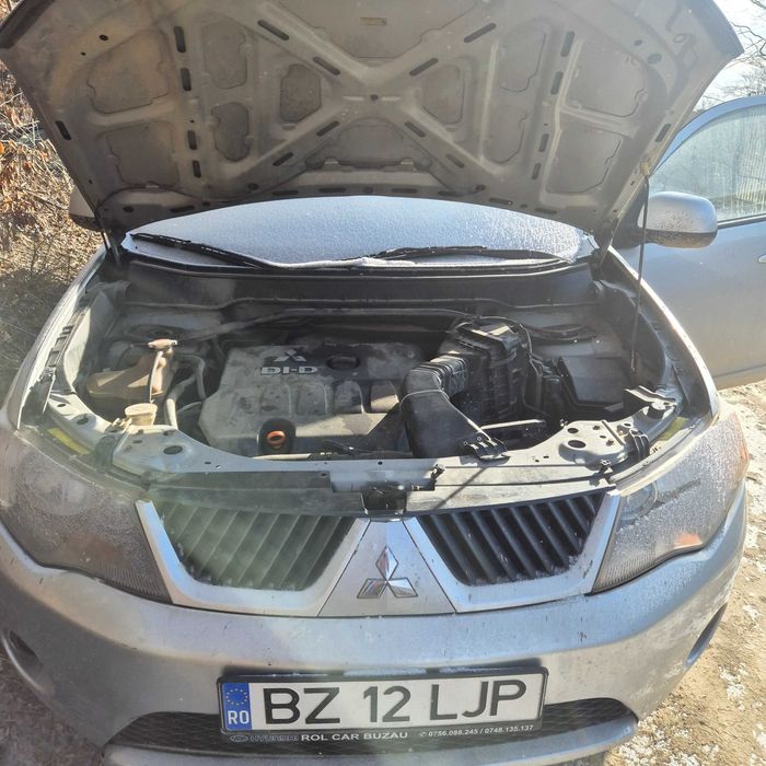 Vând Mitsubishi Outlender
