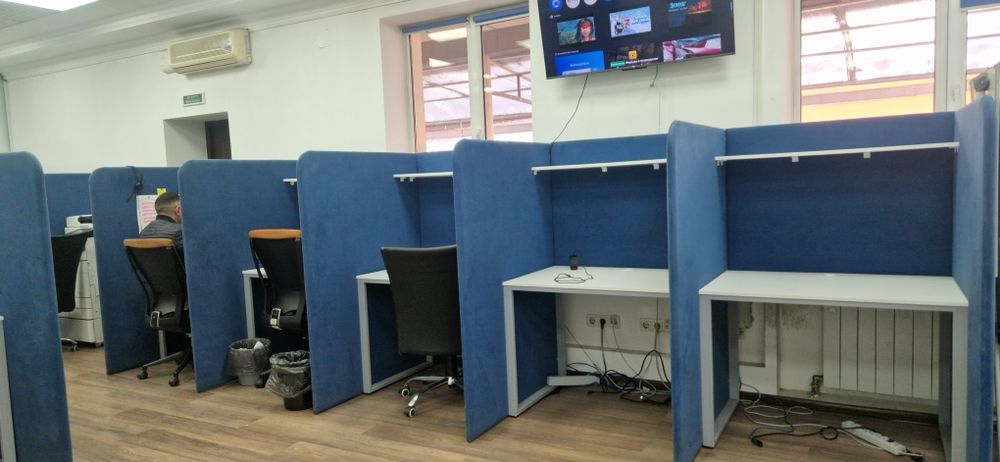 Столы с мягкими перегородками